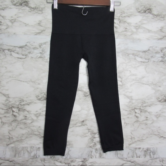 Spanx Look at Me Now Seamless Slimming Cropped
Leggings Size XS Navy - Picture 3 of 10